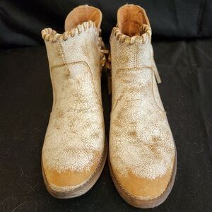 Circle G Distressed White and Tan Ankle Boots